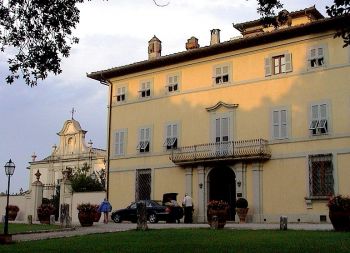 Villa Arceno and the Chapel of San Giovanni