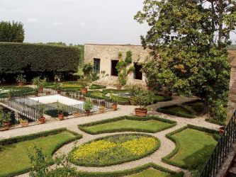 Certosa di Pontignano garden